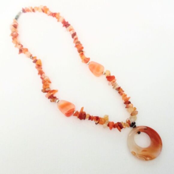 Vintage Orange Agate Chip Circle Pendant Necklace - Picture 6 of 7